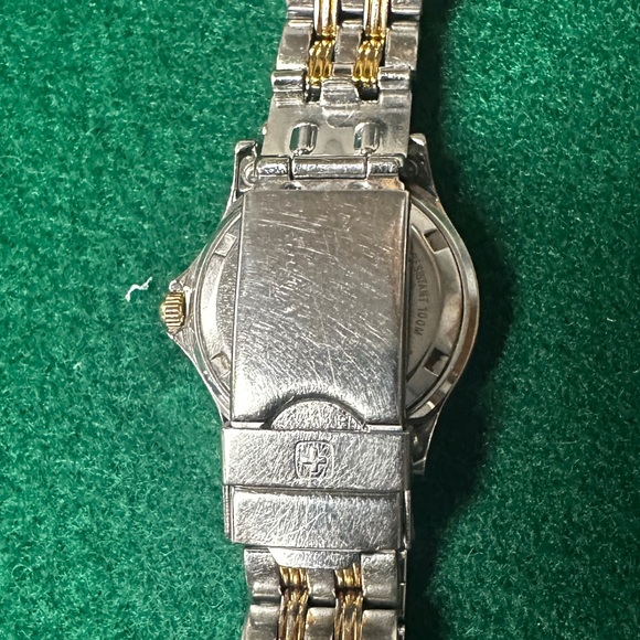 Women’s WENGER Swiss Army Brand Watch Vintage, New Battery 26mm Case - Picture 5 of 7